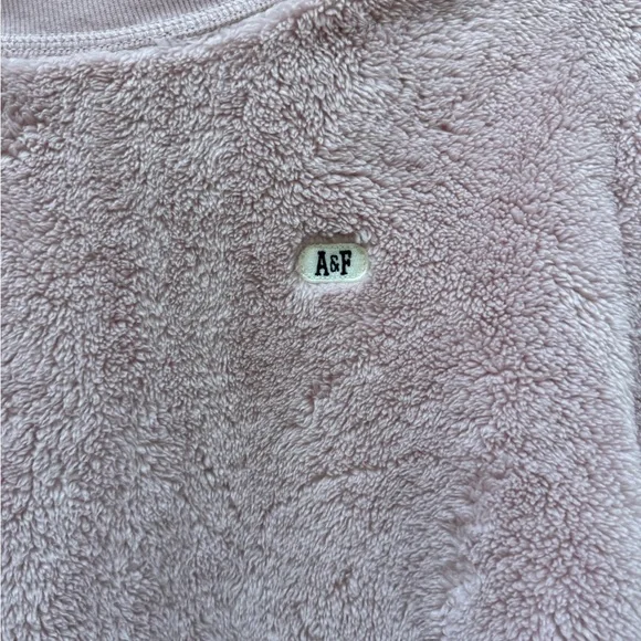 Abercrombie fuzzy crewneck sweater - Picture 2 of 4